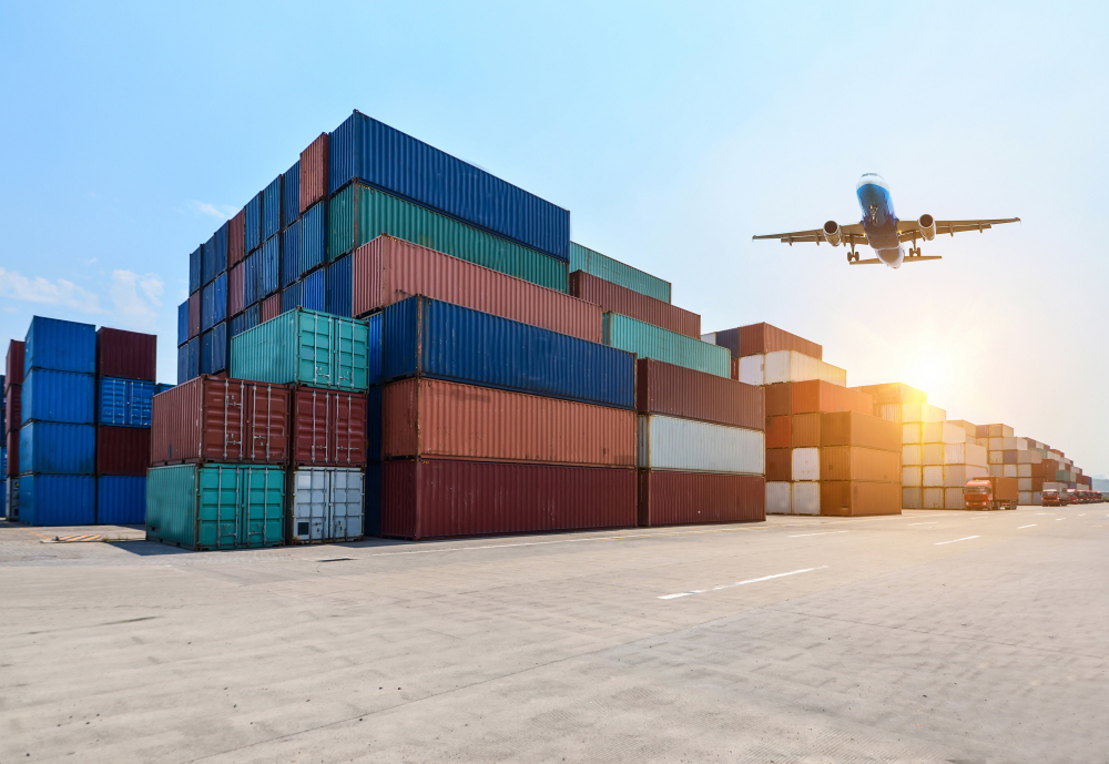 Air Freight vs. Ocean Freight: Which is Right For Your Business?